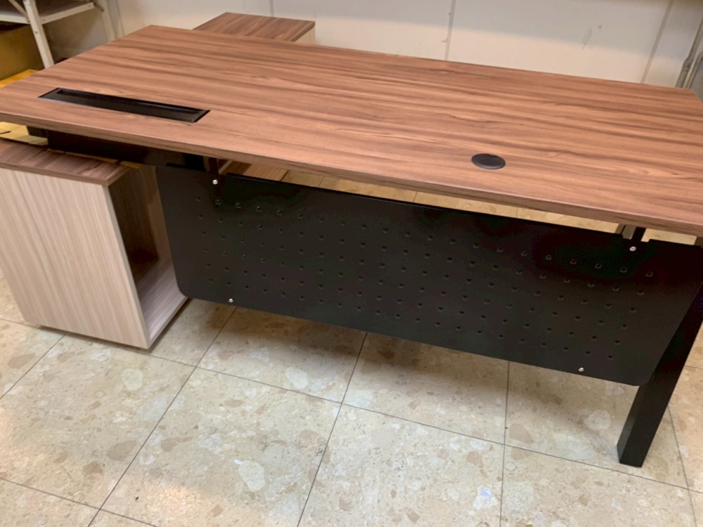 碳金主管桌 _2_.jpg