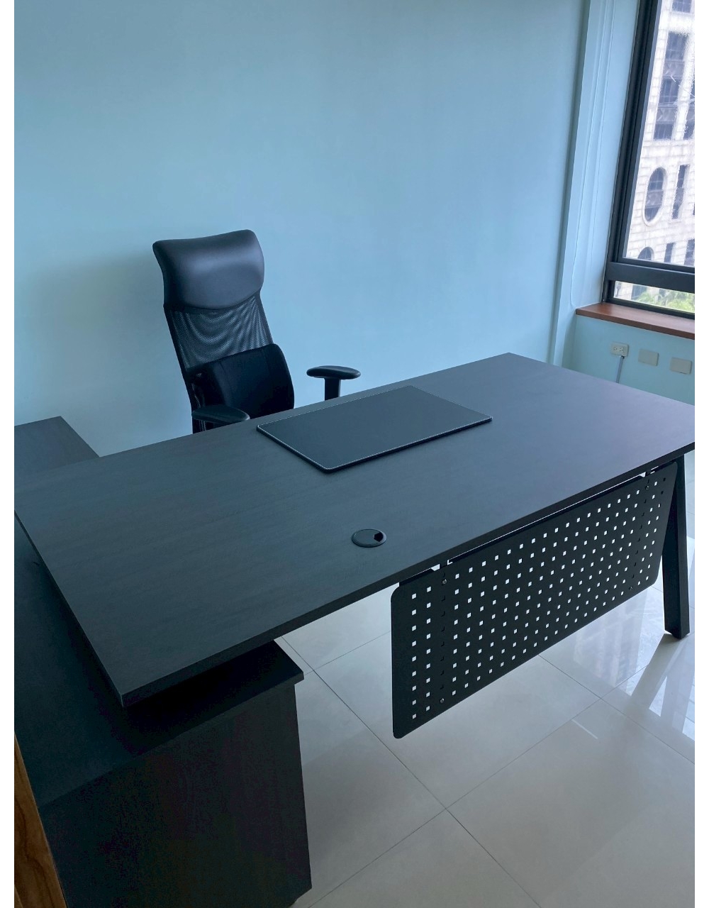 碳金主管桌 _1_.jpg